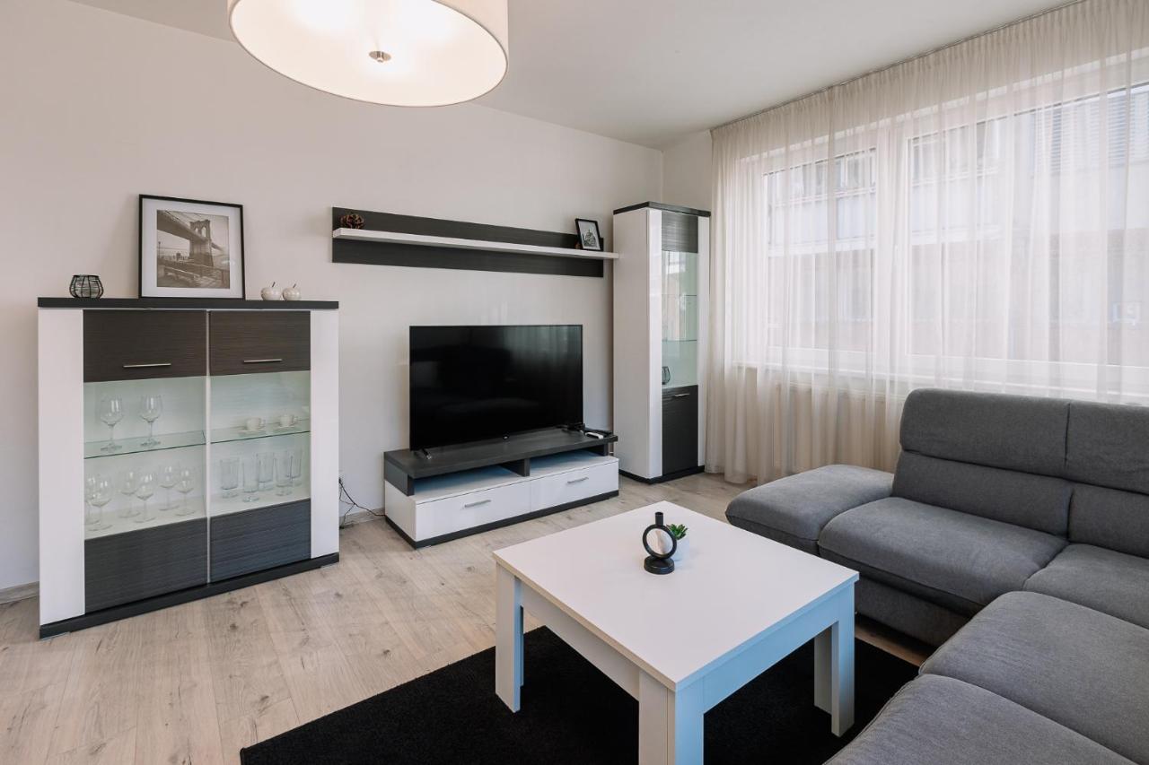 Skau 1 Old Town Family & Business Apartment Free Parking Pozsony Kültér fotó