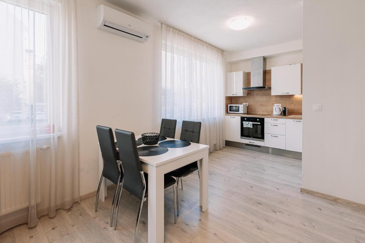 Skau 1 Old Town Family & Business Apartment Free Parking Pozsony Kültér fotó