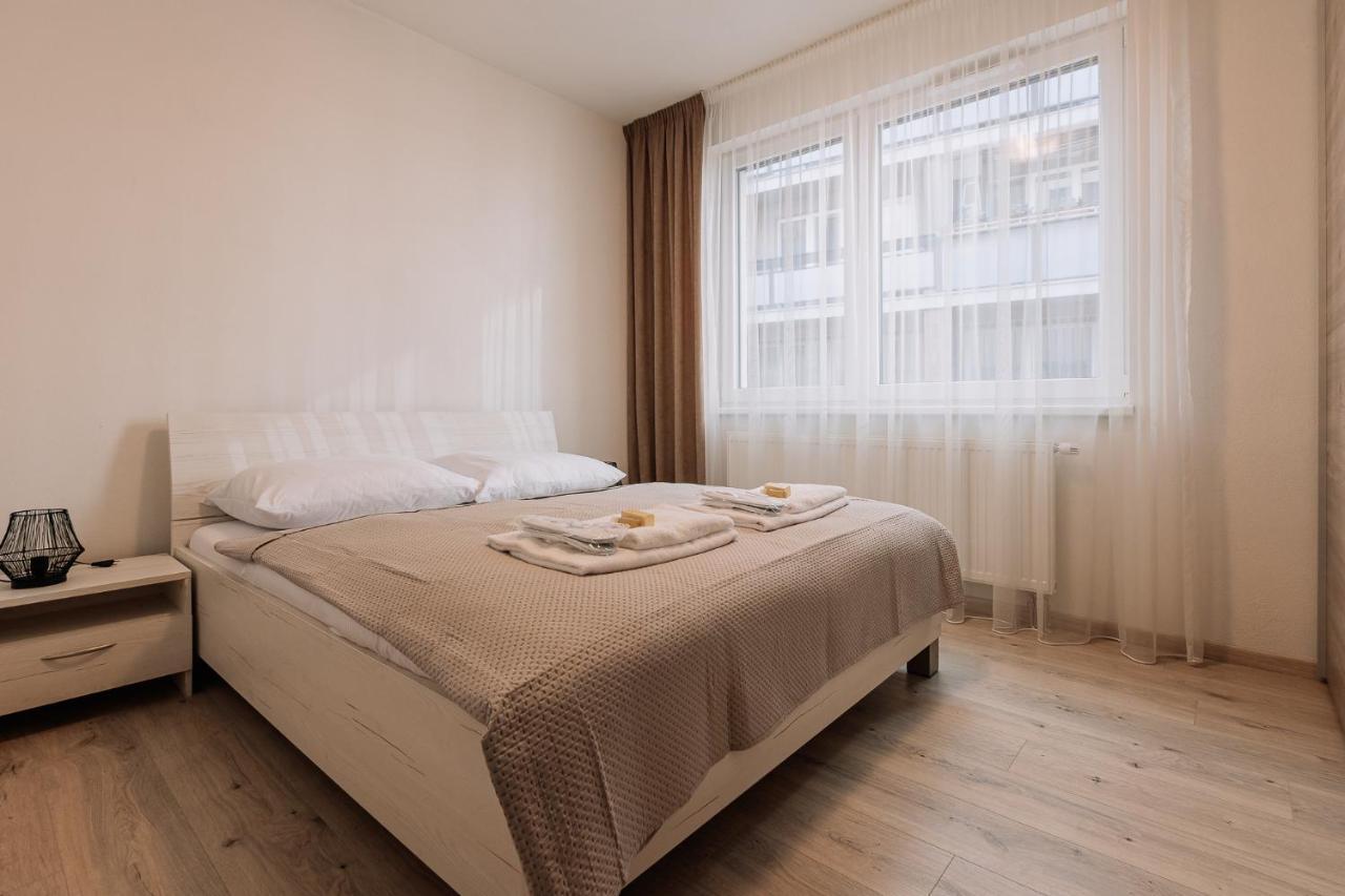 Skau 1 Old Town Family & Business Apartment Free Parking Pozsony Kültér fotó