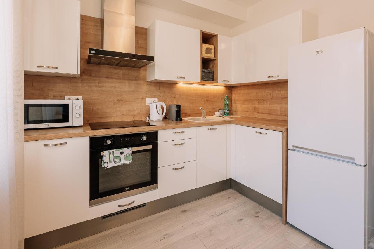 Skau 1 Old Town Family & Business Apartment Free Parking Pozsony Kültér fotó