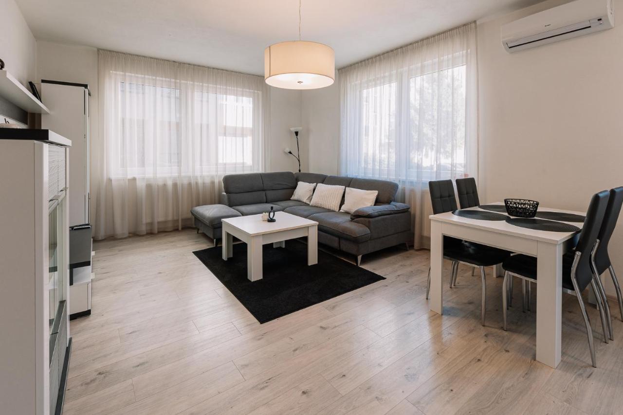 Skau 1 Old Town Family & Business Apartment Free Parking Pozsony Kültér fotó