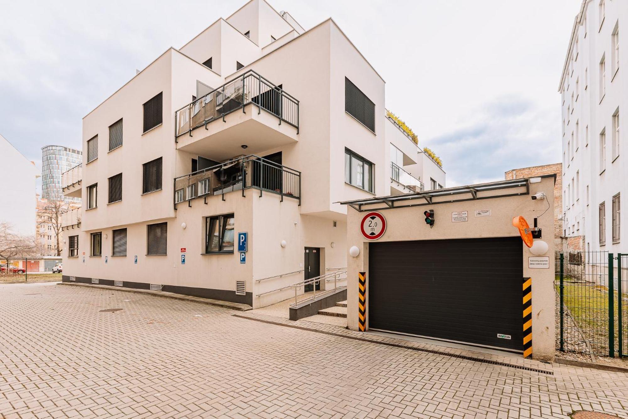 Skau 1 Old Town Family & Business Apartment Free Parking Pozsony Kültér fotó