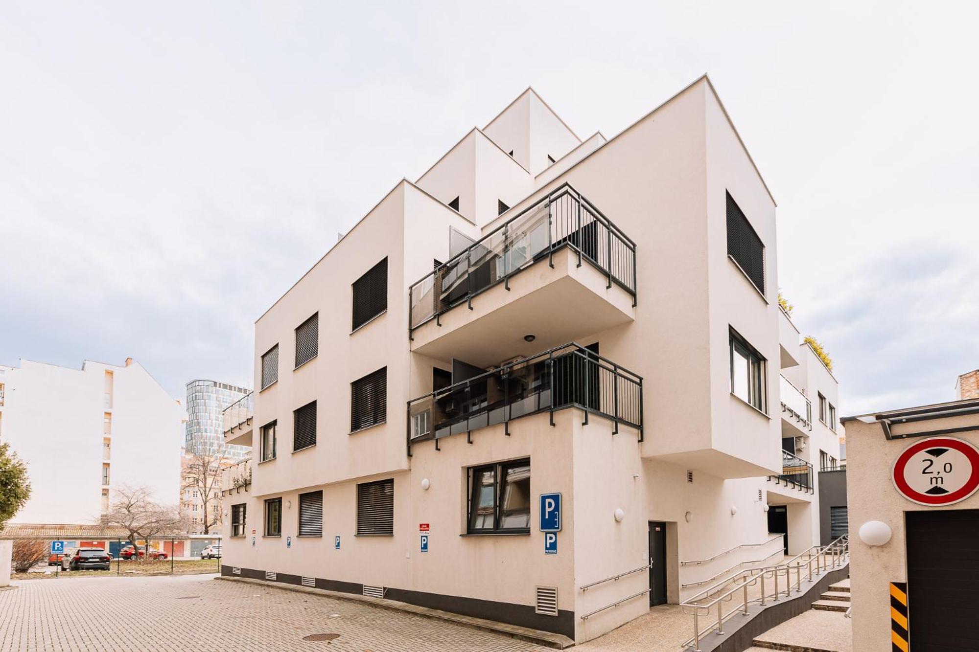 Skau 1 Old Town Family & Business Apartment Free Parking Pozsony Kültér fotó